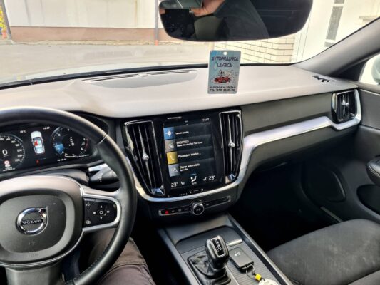 Volvo V60 (2018) - kamera na OEM (Sensus) 2