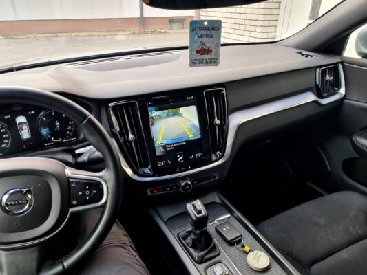 Volvo V60 (2018) - kamera na OEM (Sensus) 3