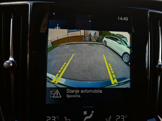 Volvo V60 (2018) - kamera na OEM (Sensus) 6