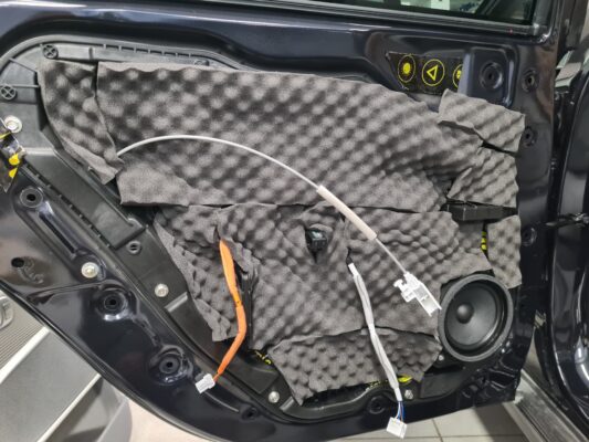 Hyundai Ioniq 6 (2025) – kompletna zvočna izolacija 14