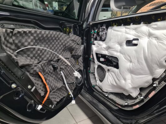 Hyundai Ioniq 6 (2025) – kompletna zvočna izolacija 15