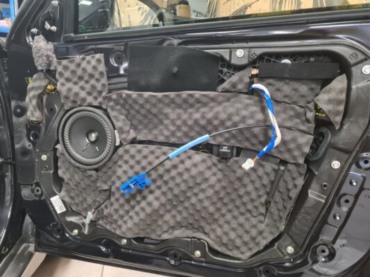 Hyundai Ioniq 6 (2025) – kompletna zvočna izolacija 17